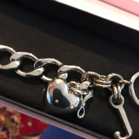 RARE VINTAGE Juicy Couture Silver Chain Link Bracelet w/rare heart bow charm - Picture 4 of 5
